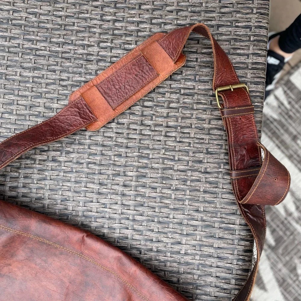 Vintage leather satchel from India - Picture 7 of 12